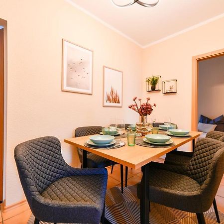 Fuerst-Pueckler-Apartment_Bis 6 Personen_Waschmaschine_Kueche_2X Parkplaetze_Terrasse_Netflix Cottbus Extérieur photo