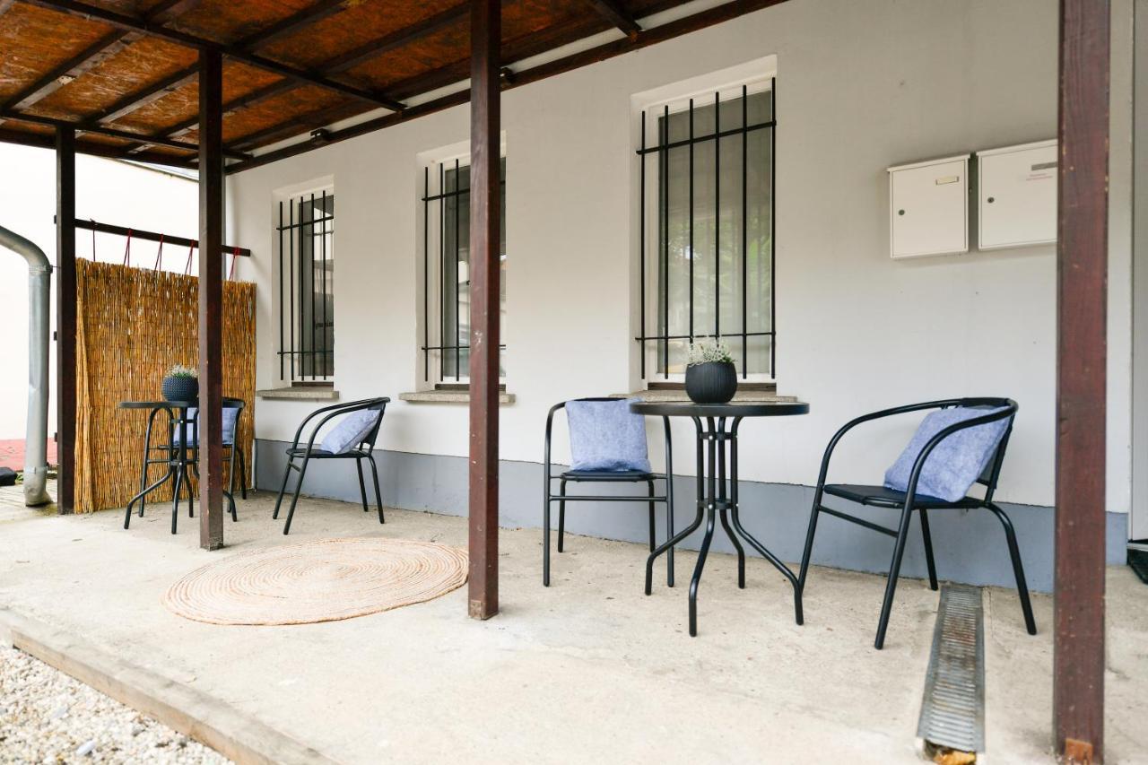 Fuerst-Pueckler-Apartment_Bis 6 Personen_Waschmaschine_Kueche_2X Parkplaetze_Terrasse_Netflix Cottbus Extérieur photo